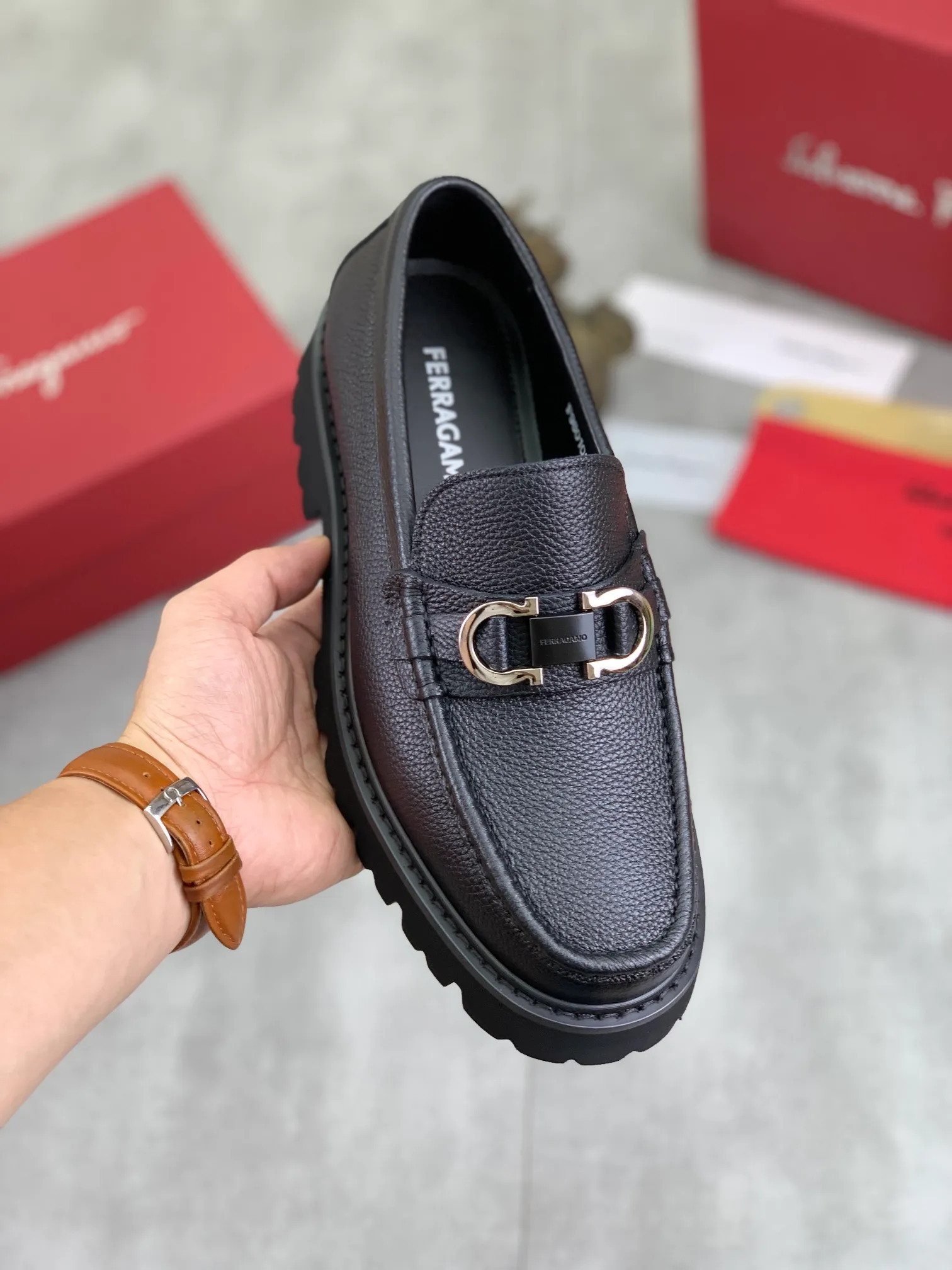 Men's Men's Shoes 💰P460💰[New Style] Water-dyed Niuli 🆘[Salvatore Ferragamo] Ferragamo's latest casual business leather shoes for men! Available at counters simultaneously! The fabric is made of specially imported original calfskin, the lining is made of imported water-dyed cowhide, and the original lightweight foam outsole is absolutely luxurious and leads the fashion trend. Matching code: 38-45; 4️⃣ colors available